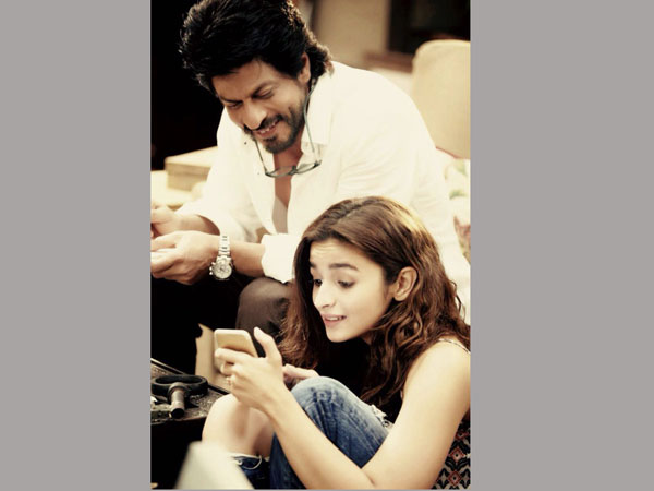 Shah Rukh Khan-Alia Bhatt's Dear Zindagi first look Shah Rukh Khan-Alia Bhatt's Dear Zindagi first look