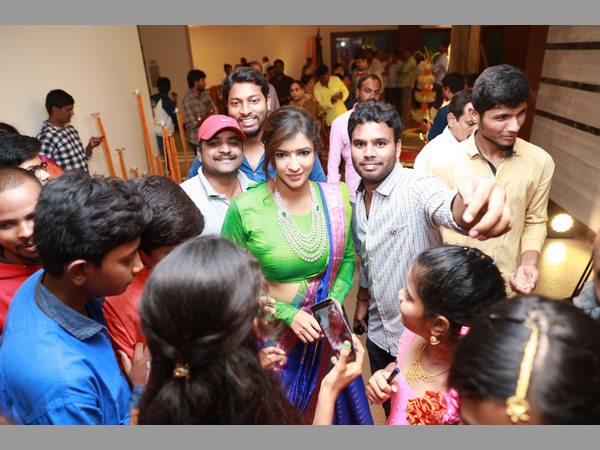 సందడి