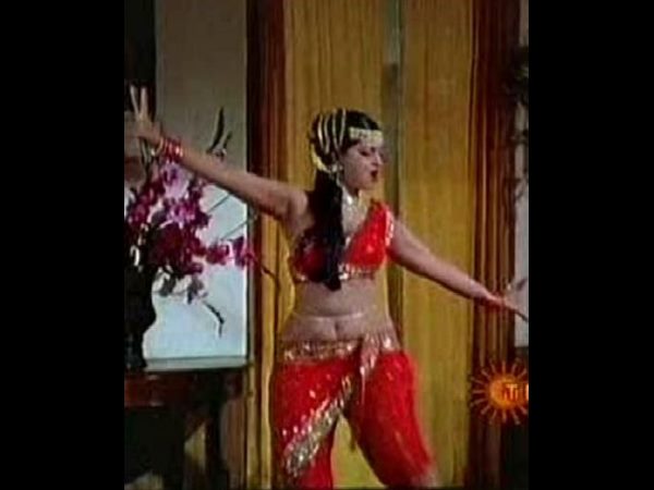 వెయ్యికి పైగా పాటలు