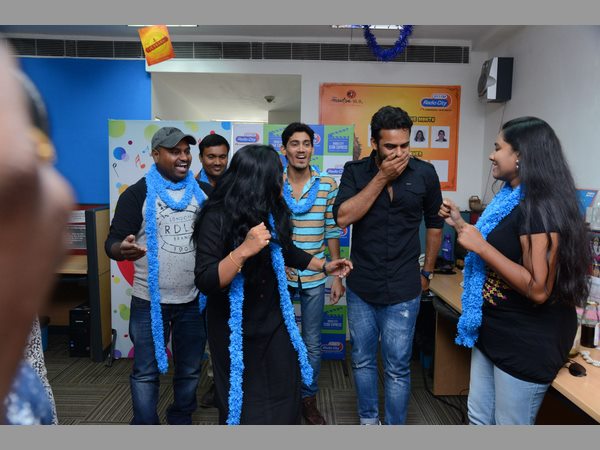 సిగ్గు ఎక్కువే..