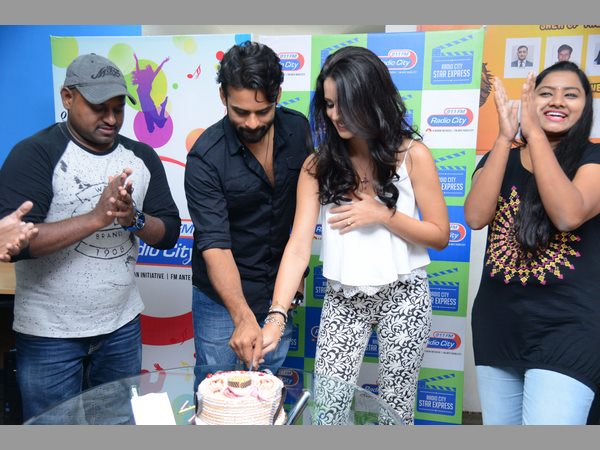 కేక్ కటింగ్