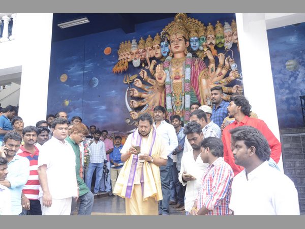భారీగా అభిమానులు
