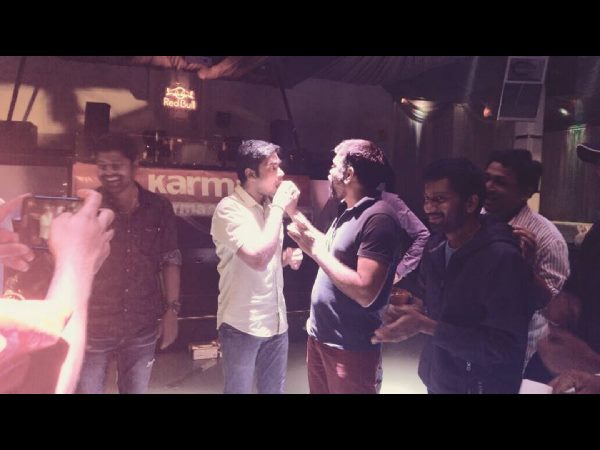 ఏదో చెప్తూ