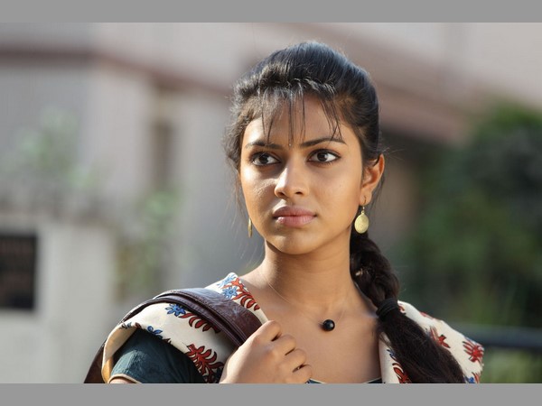 ధనుష్ భార్య ఐశ్వర్య