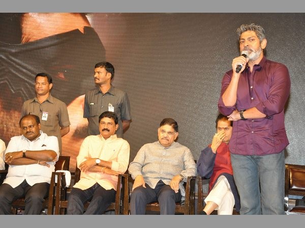 జగపతి బాబు మాట్లాడుతూ..