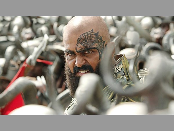 మూడు భిన్నమైన గెటప్లలో
