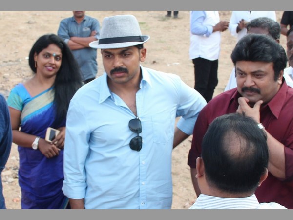 రెండు దర్బార్ సెట్లు