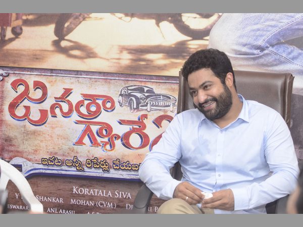 ఆనంద్ పాత్రలో