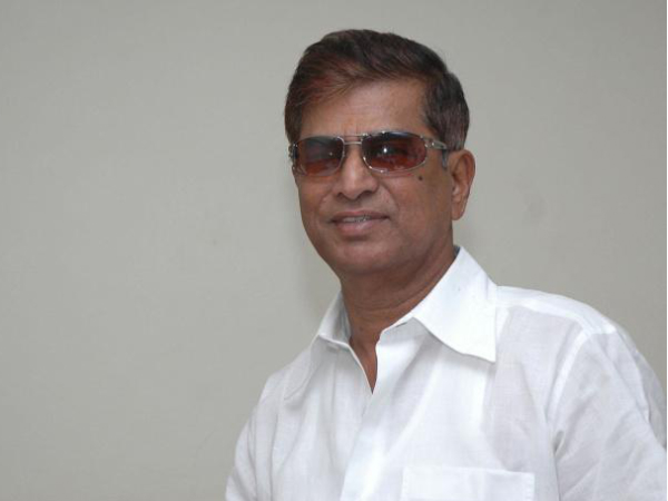 Vijay's Father SA Chandrasekhar Undergoes Surgery After Suffering Head & Back Injuries From A Fall Vijay's Father SA Chandrasekhar Undergoes Surgery After Suffering Head & Back Injuries From A Fall