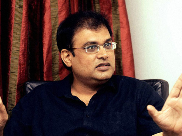 బయటకి వచ్చేసాడు: