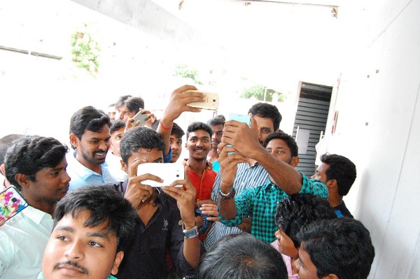 చిత్రం కథ ఇదే..