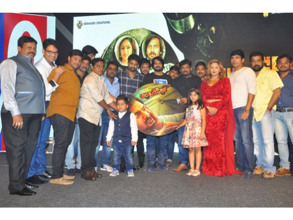 హీరో భయస్తుడు. అమ్మాయిలను చూస్తే నత్తి వచ్చేస్తుంది