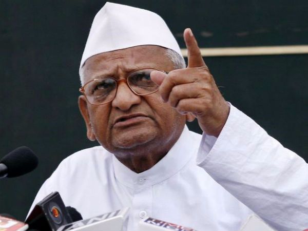 గ్రామ అభివృద్ధికి చేసిన తోడ్పాటుకు ఈయన ప్రత్యేక గుర్తింపు