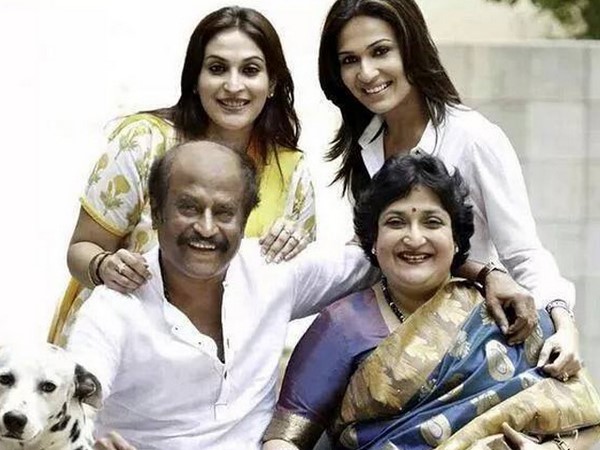 ఇద్దరు కూతుళ్లు కలిసి