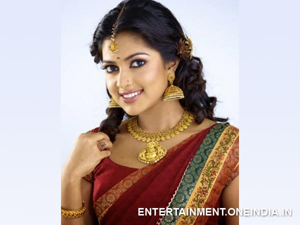 అమలాకు డబ్బు వద్దట