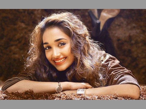 ఉరివేసుకుని ప్రాణం తీసుకుంది :