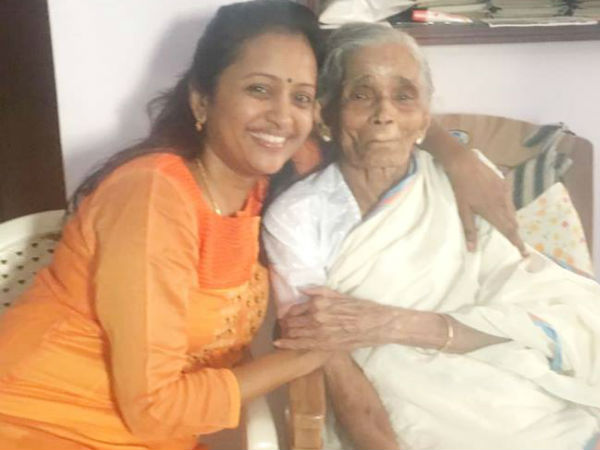 Anchor Suma Kanakala 100 years Grand Mother preparing Dosa Anchor Suma Kanakala 100 years Grand Mother preparing Dosa