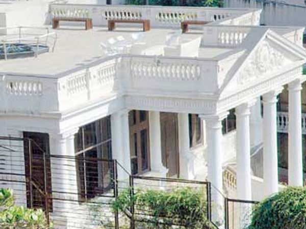 ఇది అవుట్ సైడ్ లుక్
