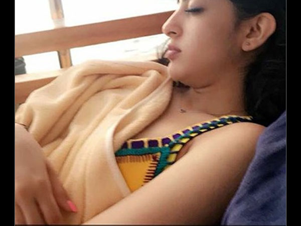 చనువుగా ఉన్న ఫోటోలు: