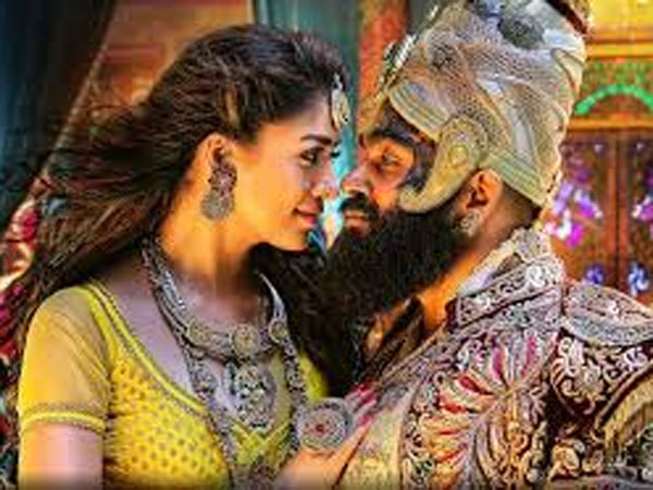 పూర్తిగా ప్రేతాత్మ ఫ్లాష్ బ్యాక్ కే వాడారు