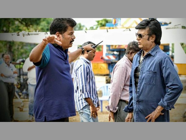 అక్షయ్ కుమార్ మనిషే: