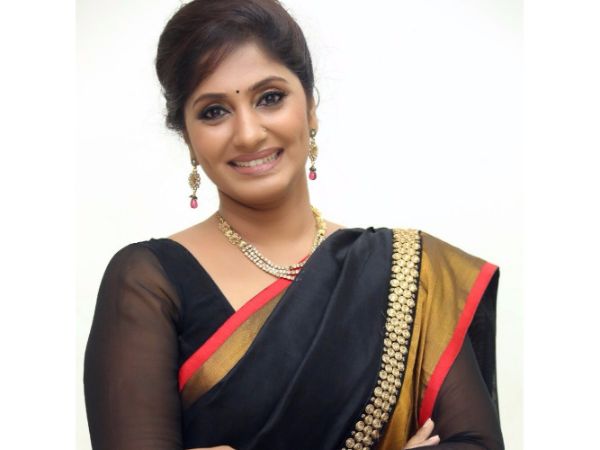 తాకరాని చోట తాకాడు