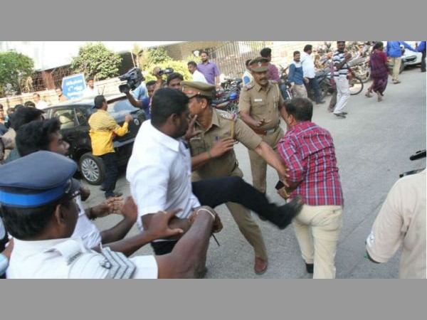 అనుమతి ఉన్నవారినే..