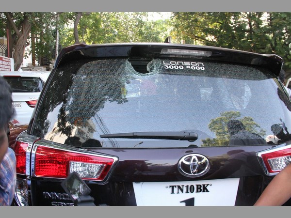 వారి మద్దతు దారులే గొడవ