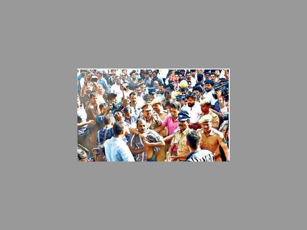 ఎవరు కారు పై దాడి అంటే...