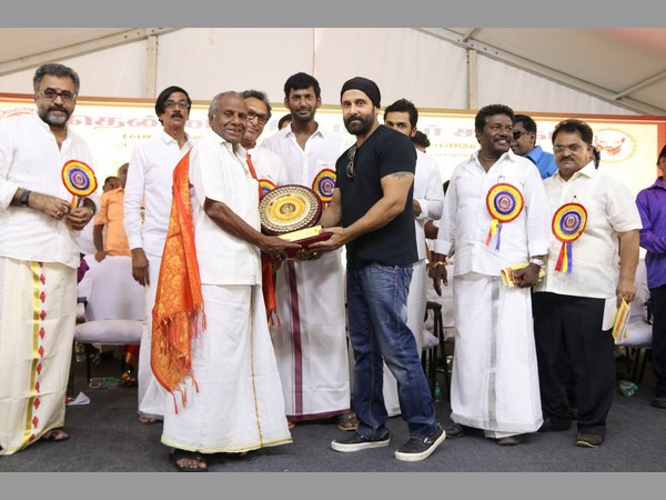 వీళ్లందరికీ పురస్కారాలు...