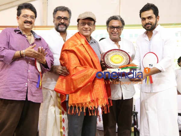 పోలీస్ వాళ్ల సాయింతో