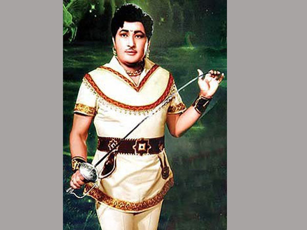 అగ్ర హీరోగా: