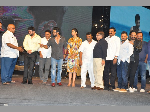 రెగ్యులర్ సినిమా కాదని దర్శకుడు
