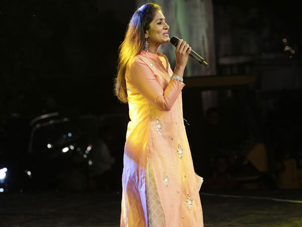యాంకర్ ఝాన్సీ