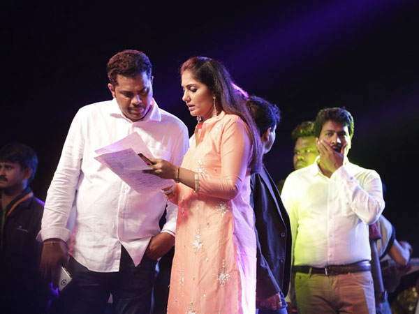 ఝాన్సీని టార్గెట్ చేసారు