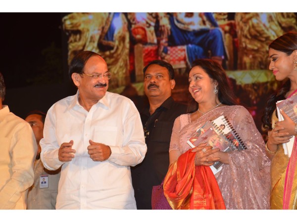 బాలయ్య రగులుతున్న కాగడా లాంటివాడు