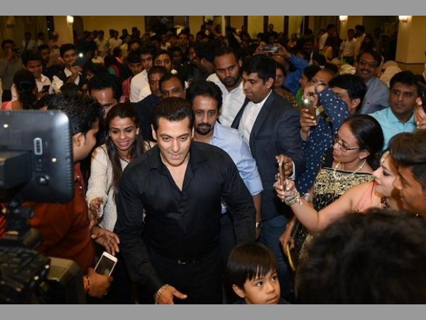 Super star Salman Khan Attends the Wedding of His Driver’s Son Super star Salman Khan Attends the Wedding of His Driver’s Son