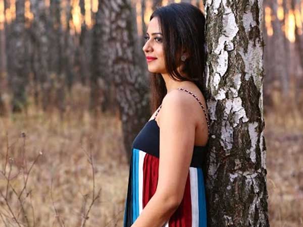 చోటా కే నాయుడు కూతురిలా చూసుకొన్నాడు.
