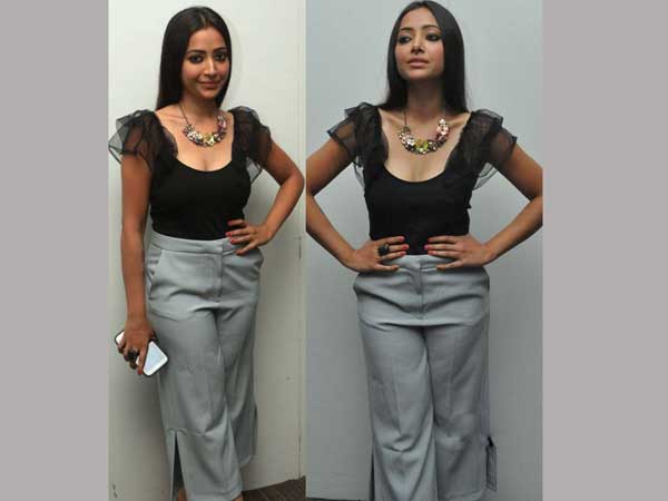 లుక్ చూసి అంతా షాక్