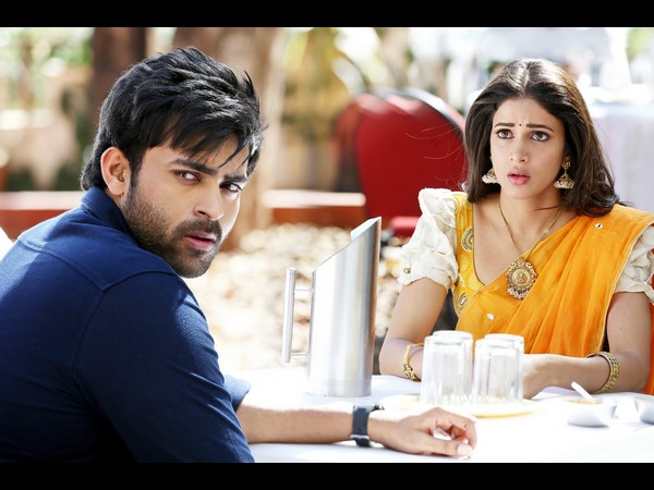 ట్రావెల్ ఫిలింలా..