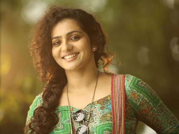 పడక గదికి రమ్మని ఒత్తిడి