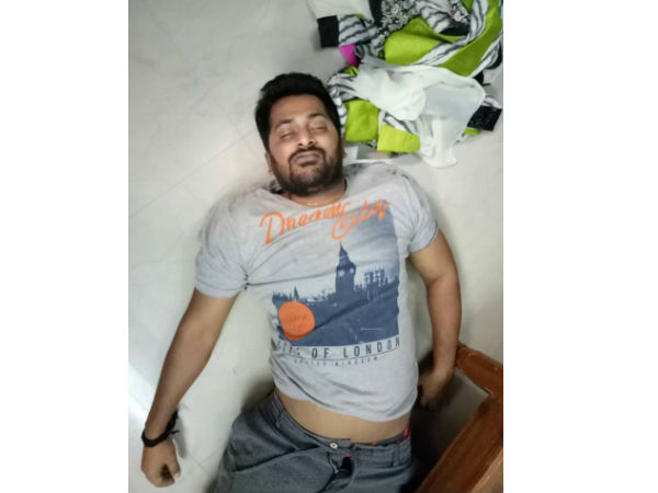 మంచం కిందకి మృతదేహం ఎలా వచ్చింది?
