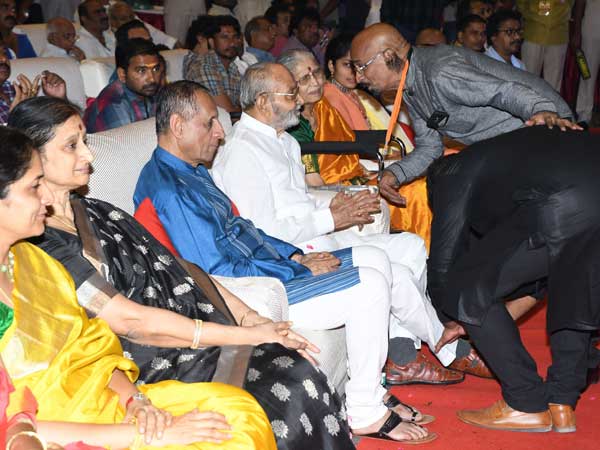 మధ్యలోనే జారుకొన్నారు..
