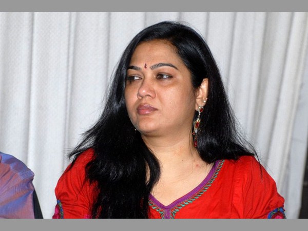 ఝాన్సీ కృషి అభినందనీయం..