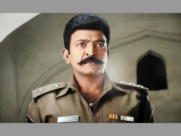 అచ్చివచ్చిన పోలీస్ పాత్రనే