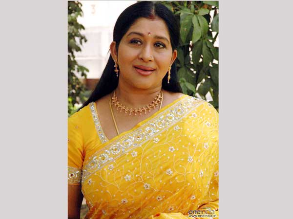 మీడియా చేసేది తప్పు కాదా?