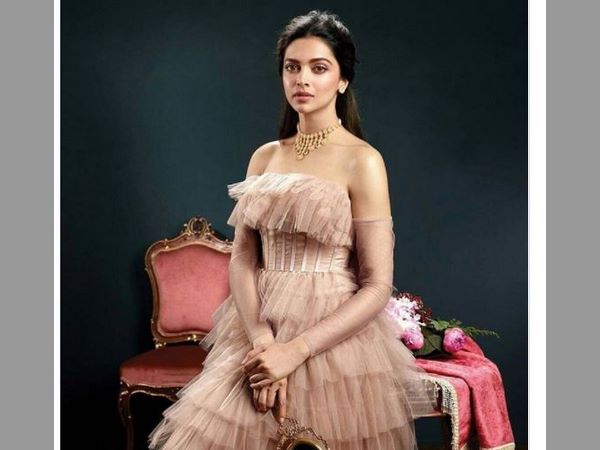 వివిధ భంగిమలలో దీపిక ఫొటోషూట్