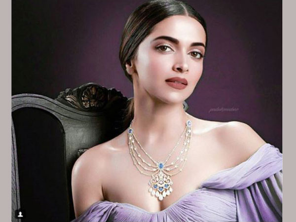 తనిష్క్ కోసం తల్లిదండ్రులతో..