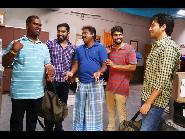 దుబాయ్ ఫ్లయిట్లో గల్ప్ కార్మికుల గురించి..
