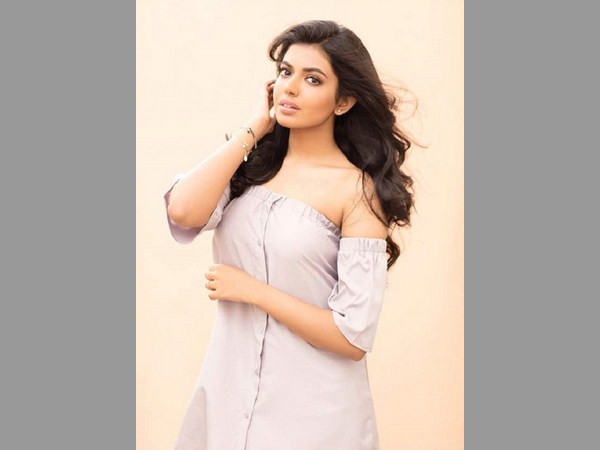 మన ఇంటి లేడీస్ను టచ్ చేయకూడదా?